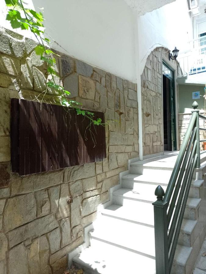 ιόλη Apartament *