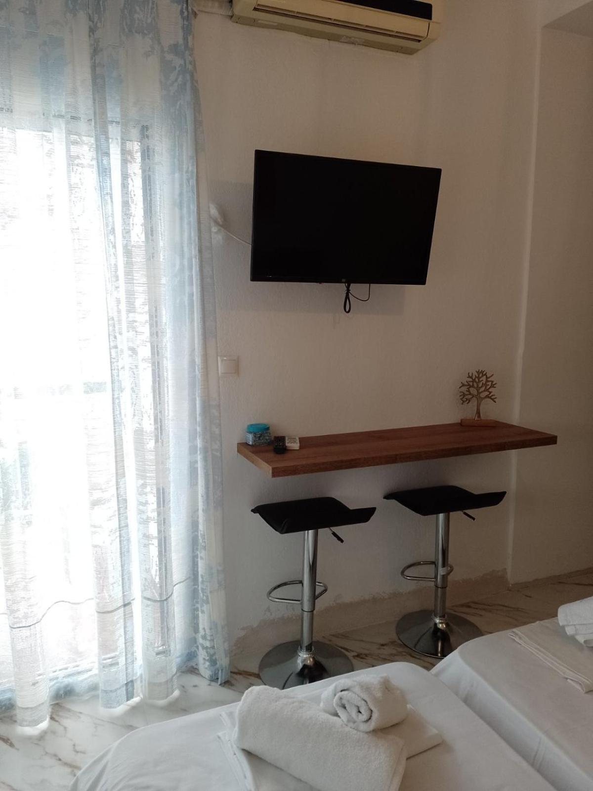 ιόλη